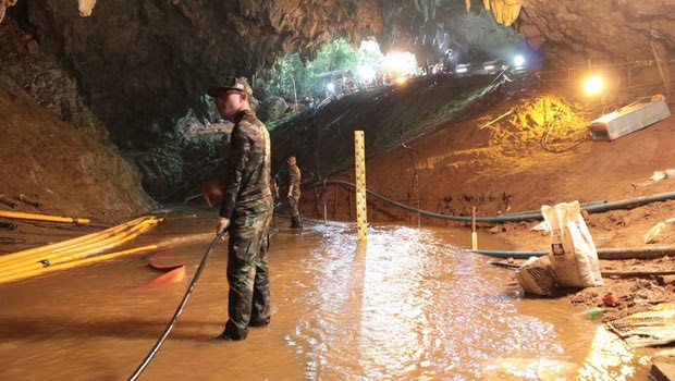 Απεγκλωβίστηκαν τα πρώτα παιδιά από τη σπηλιά στην Ταϊλάνδη (VIDEOS)