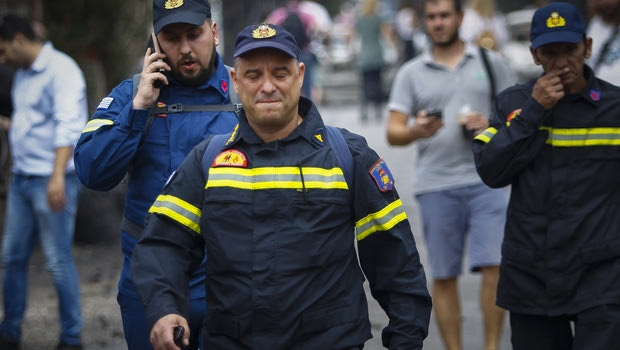 Δέκα φωτογραφίες με την απόγνωση των πυροσβεστών
