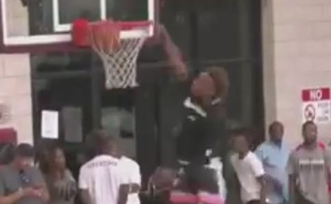 Τρομερό κάρφωμα από τον 13χρονο γιο του LeBron!