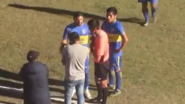 Διαιτητής στο Περού έκανε χρήση του… VAR με φωτογραφική μηχανή