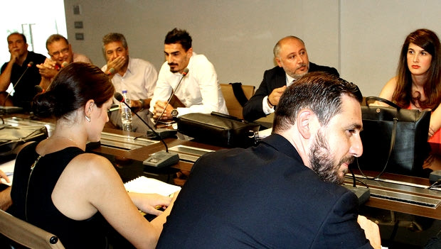 Διάλογος περί “κομμωτηρίου” και “πεζοδρομίου” από τις δικηγόρους ΑΕΚ, Ολυμπιακού