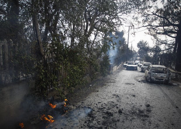 Βιβλική καταστροφή στο Κόκκινο Λιμανάκι (Photos)