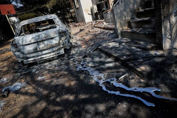 Ο ΣΕΓΑΣ κοντά στα θύματα της καταστροφικής πυρκαγιάς