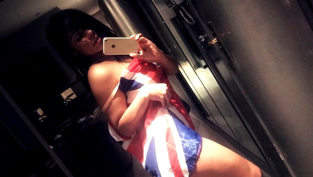 H Miss BumBum υπόσχεται γυμνή φωτογράφιση εάν η Αγγλία πάει τελικό!