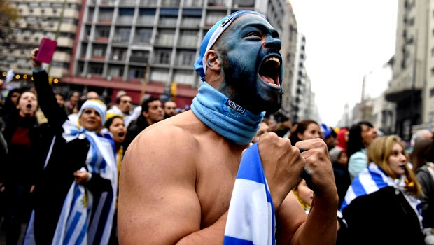 Έξαλλοι πανηγυρισμοί στο Μοντεβιδέο για την πρόκριση (VIDEO)