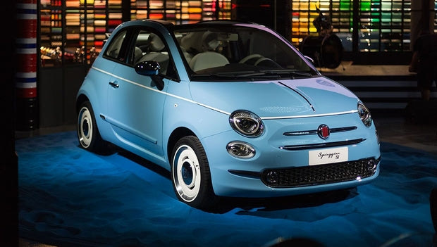 To Fiat 500 έγινε 61 ετών και το γιόρτασε