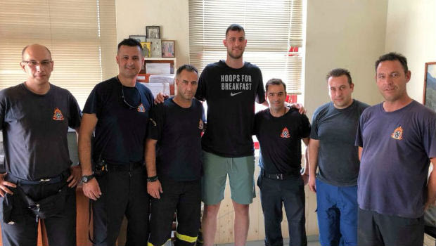Στο πλευρό των πυροσβεστών ο Παπαγιάννης