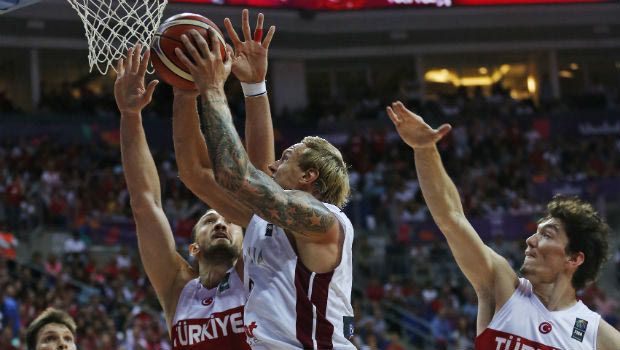 Πέινερς στο Sport24.gr: “Ο Τίμα στις προπονήσεις… δέρνει ακόμα και τους φίλους του”