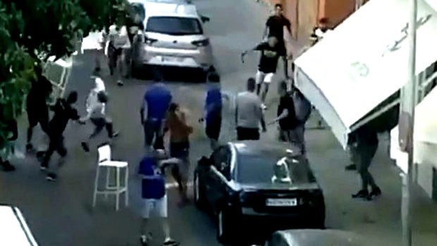 Συμπλοκές ανάμεσα σε χούλιγκανς Σεβίλλης και Σίγκμα Όλομουτς (VIDEO)