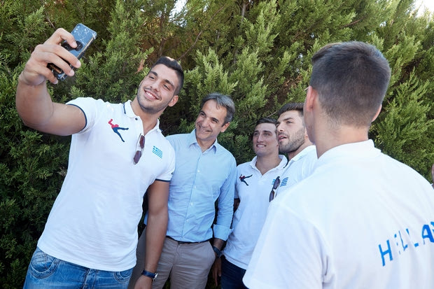 Μητσοτάκης προς πολίστες: “Όπως εσείς δεν μπήκατε στην Εθνική με μέσο, έτσι κι εγώ θα επιλέξω τους συνεργάτες μου”
