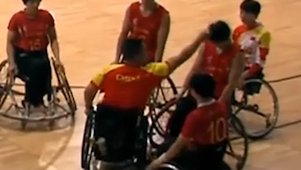 Κινέζος προπονητής έριξε μπουνιά σε αθλήτριά του!