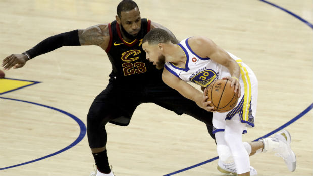 Ο Curry στηρίζει τον LeBron