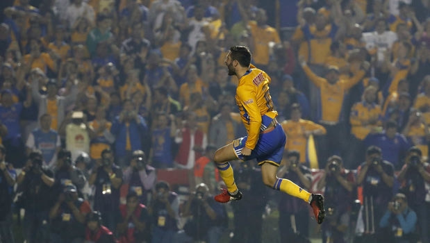 Golazo δια ποδός Ζινιάκ (VIDEO)