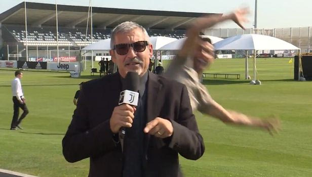 Video bomb: O Ρονάλντο κάνει πλάκα σε live μετάδοση