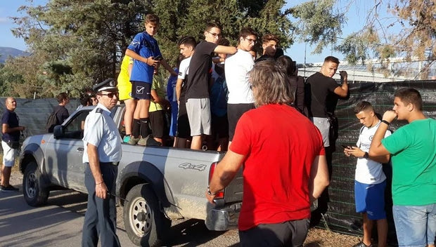Λατρεία από… απόσταση για Τσέλσι στην προπόνηση (VIDEOS, PHOTOS)