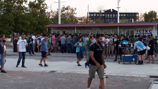 Ταλαιπωρία, καθυστερήσεις και αποχωρήσεις στα εκδοτήρια του Παναθηναϊκού