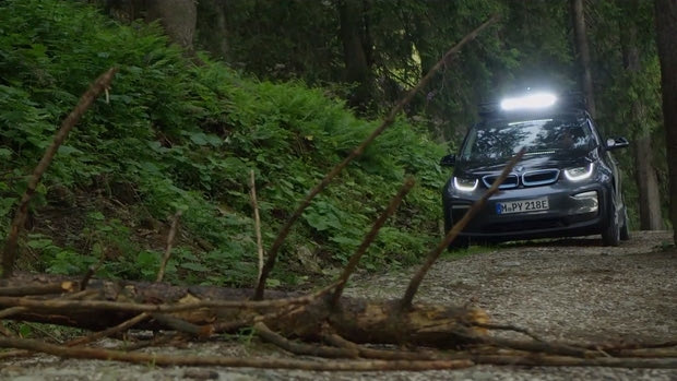 Το BMW i3 δεν ενοχλεί ούτε τα ελάφια (VIDEO)