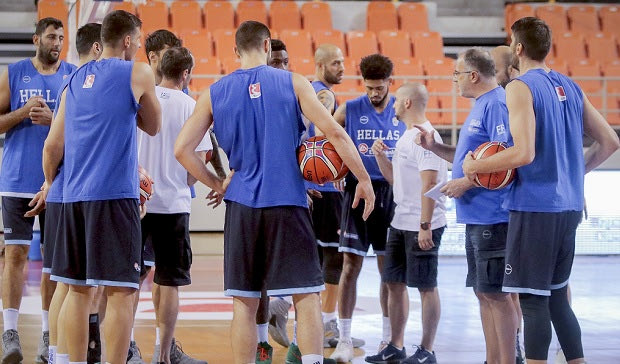 Θέλει να “καθαρίσει” από νωρίς η Εθνική