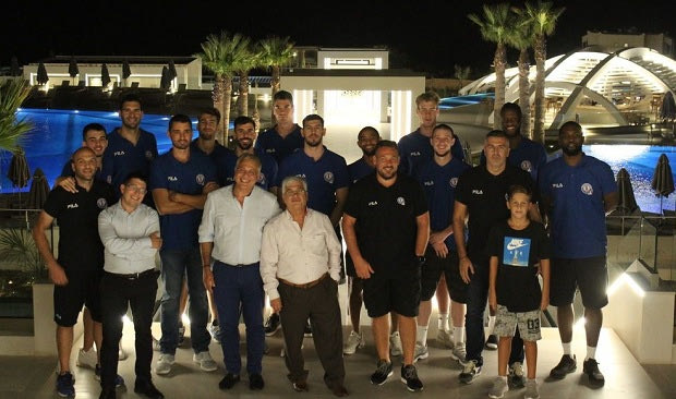 Δείπνο του Χατζηλαζάρου στην ομάδα του Κολοσσού