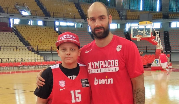 Ο Ολυμπιακός έκανε το καλύτερο δώρο σε έναν μικρό φίλο της ομάδας