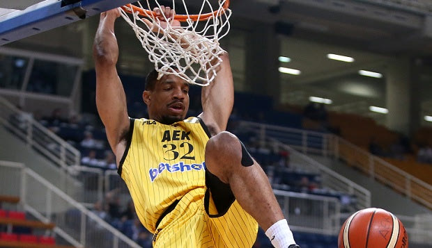 ΑΕΚ – Μπάμπεργκ 93-86: ματσάρα στο ΟΑΚΑ, μεγάλη νίκη οι κιτρινόμαυροι