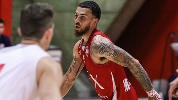 Αρμάνι – Βίρτους: “Πολυβόλο” ο Μάικ Τζέιμς, έκανε πάρτι στην Μπολόνια