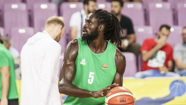 Διαστημική Ούνικς, έβαλε 40 στην πρώτη περίοδο και 108 στην Κάλεβ