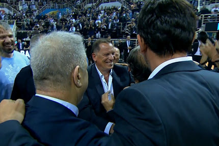 ΠΑΟΚ – ΑΕΚ: Συγκινητικές στιγμές στο Παλατάκι, η αγκαλιά των συμπαικτών του στον Πρέλεβιτς