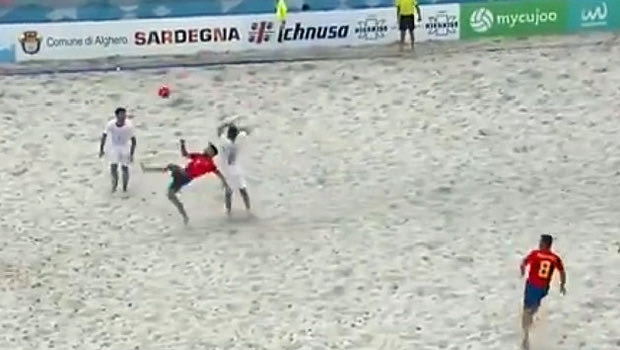 Beach soccer: Το καλύτερο γκολ της χρονιάς θύμισε… Ριβάλντο (VIDEO)