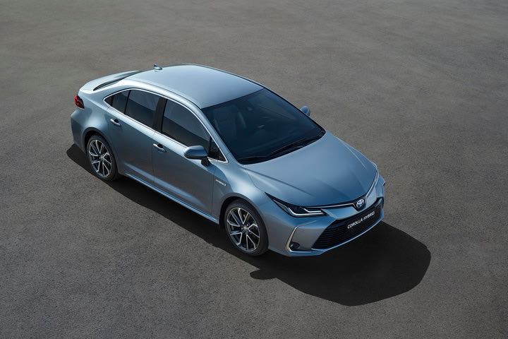 Και έκδοση Sedan στην υβριδική οικογένεια της Toyota Corolla