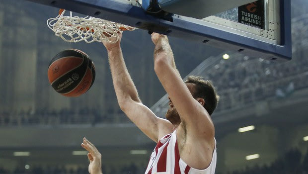 Παναθηναϊκός – Ολυμπιακός: Η ασίστ του Τίμα για το άλεϊ-ουπ κάρφωμα του Μιλουτίνοφ