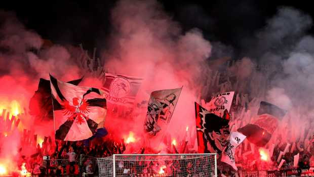 “Κάηκε” το ΓΣΠ από τα καπνογόνα των οπαδών της Άιντραχτ!