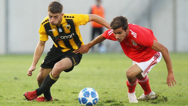 Μπενφίκα – ΑΕΚ 3-0: Ήττα με δέκα παίκτες και “ιπτάμενο” τον κίπερ Γκίνη στο Youth League