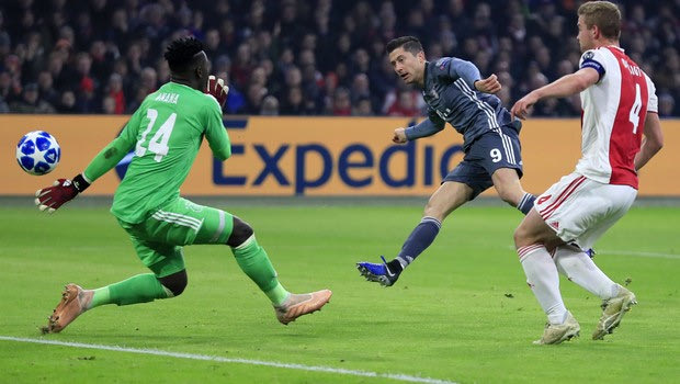 Champions League: Πρόκριση για Λιόν, ματσάρα με έξι γκολ στο Άγιαξ-Μπάγερν, ήττες για Γιουβέντους και Γιουνάιτεντ