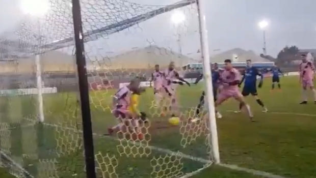 Πενταπλή χαμένη ευκαιρία σε τρομερό VIDEO πίσω από το τέρμα