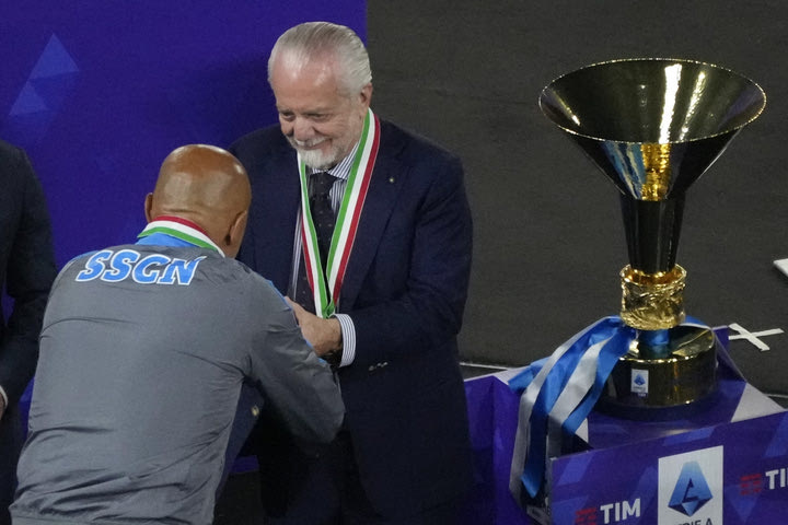 Πυρά Ντάλμα Μαραντόνα κατά Ντε Λαουρέντις: “Εκμεταλλεύεσαι την αγάπη του κόσμου για τον πατέρα μου”