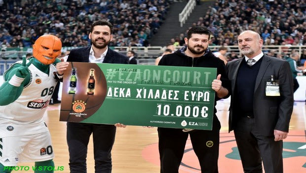 Ο μεγάλος νικητής του ‘’Eza On Court’’ της Ελληνικής Ζυθοποιίας Αταλάντης παρέλαβε την επιταγή των €10.000