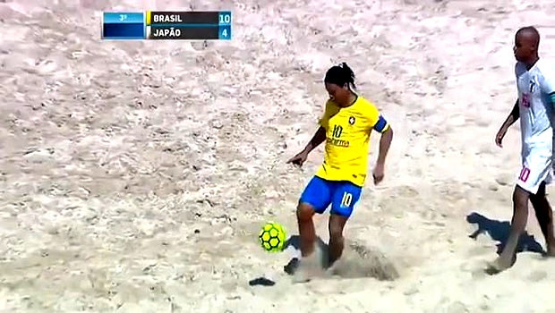 Ο Ροναλντίνιο μάγεψε και στο beach soccer! (VIDEO)