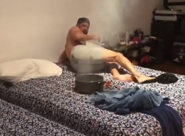 To πρωτοχρονιάτικο video του Ντιέγκο Κόστα που ξυπνά τον αδερφό του με δυναμιτάκια!