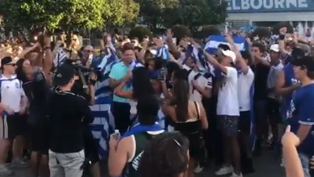 Υβριστικά συνθήματα Ελλήνων οπαδών εναντίον του Ναδάλ