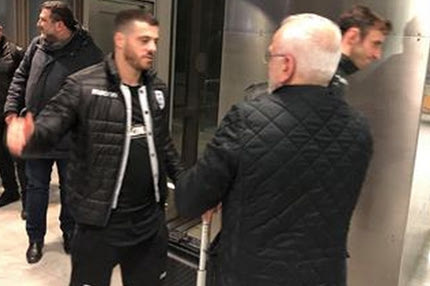 ΠΑΟΚ: “Τρελαμένος” ο Σαββίδης, περίμενε την αποστολή στο αεροδρόμιο