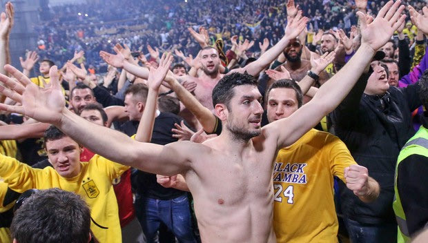 Ο Άρης επέστρεψε στον τελικό, 77-76 την ΑΕΚ