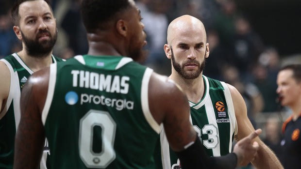 Ο αρχηγός παίζει για όλους!