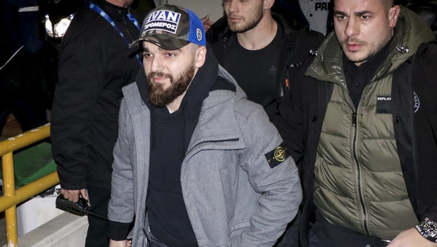ΑΕΚ – ΠΑΟΚ: Με καπελάκι “Ιβάν ο τρομερός” ο Γιώργος Σαββίδης