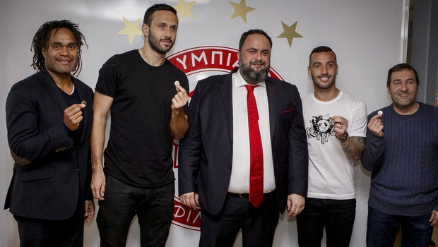 Μαρινάκης: “Θα μπείτε μέσα, θα νικήσετε και θα πάρουμε το πρωτάθλημα”