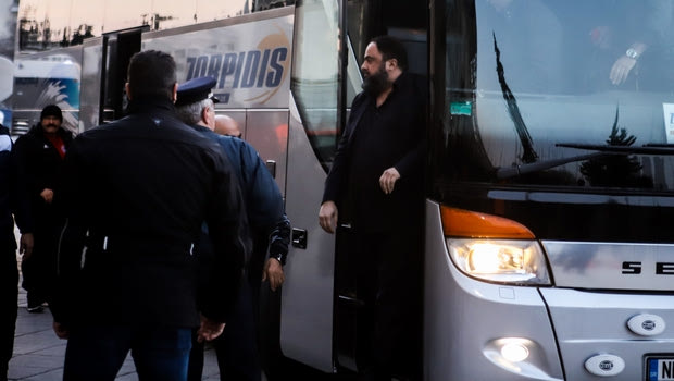 ΠΑΟΚ – Ολυμπιακός: Για μπουκάλια και αντικείμενα στην αποστολή κάνουν λόγο οι “ερυθρόλευκοι”