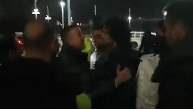Το VIDEO της έντασης Ουάρντα με οπαδούς της ΑΕΚ έξω από τη μεικτή ζώνη