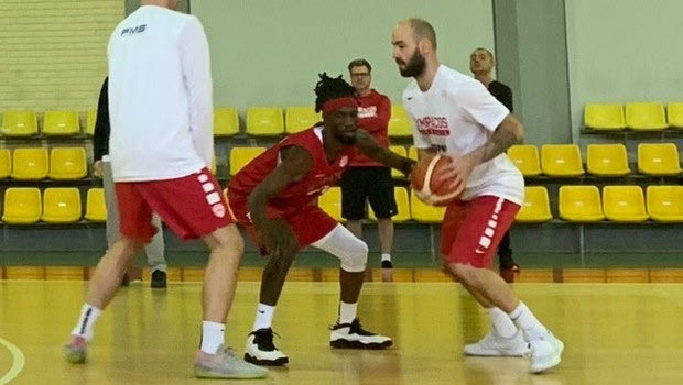 Ο Μπριάντε Γουέμπερ πέρασε ιατρικά και προπονήθηκε με τον Ολυμπιακό