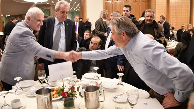 Η χειραψία Μελισσανίδη – Αναστασιάδη στην γιορτή της ΕΠΣΑ