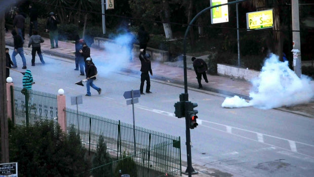 Επεισόδιο μεταξύ οπαδών της ΑΕΚ και αστυνομικών στην Πάτρα